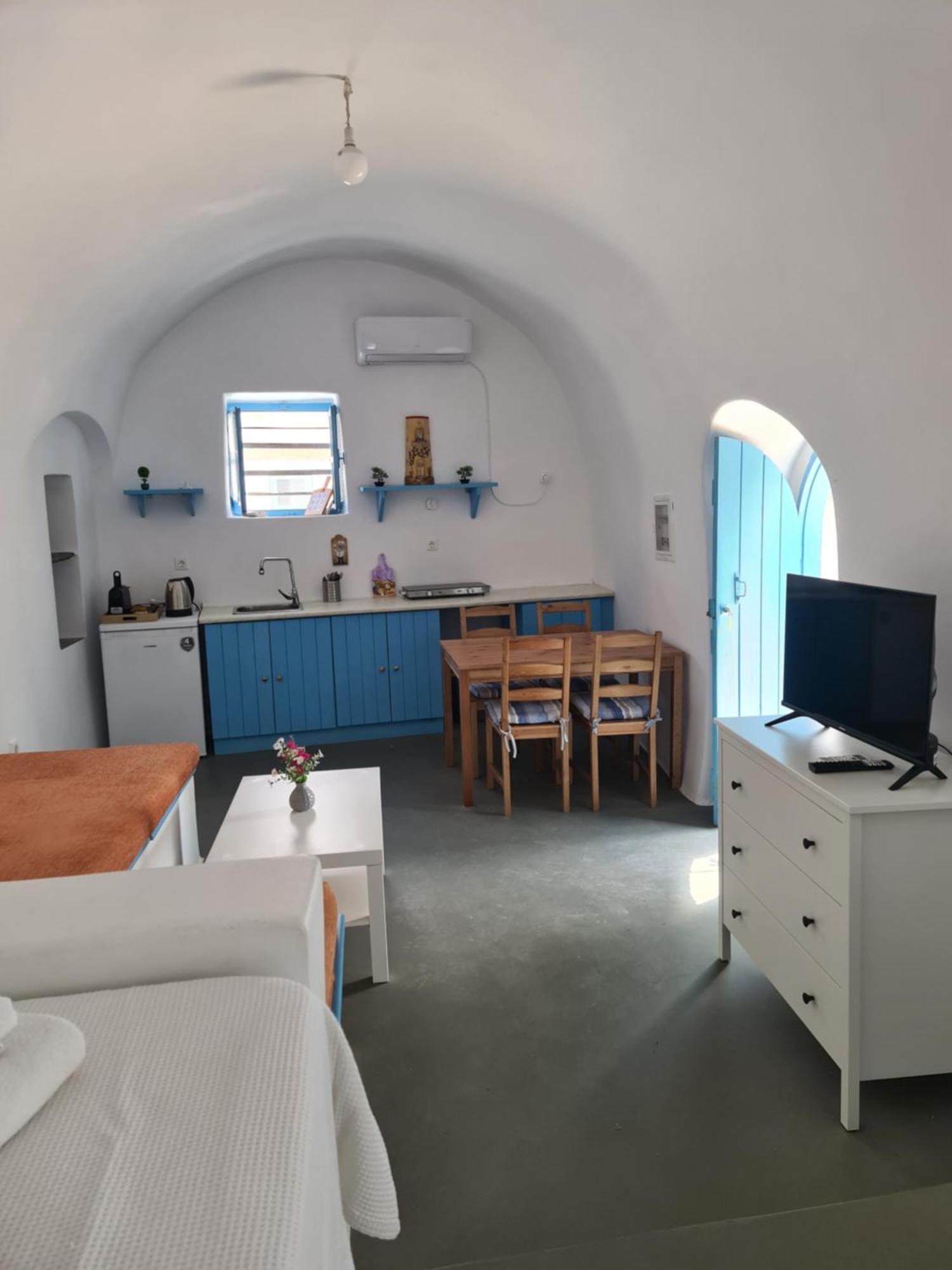 Appartement Kamaraki Aroniadika à Kýthira Extérieur photo