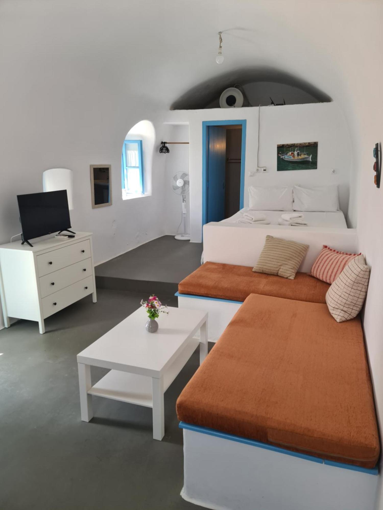 Appartement Kamaraki Aroniadika à Kýthira Extérieur photo