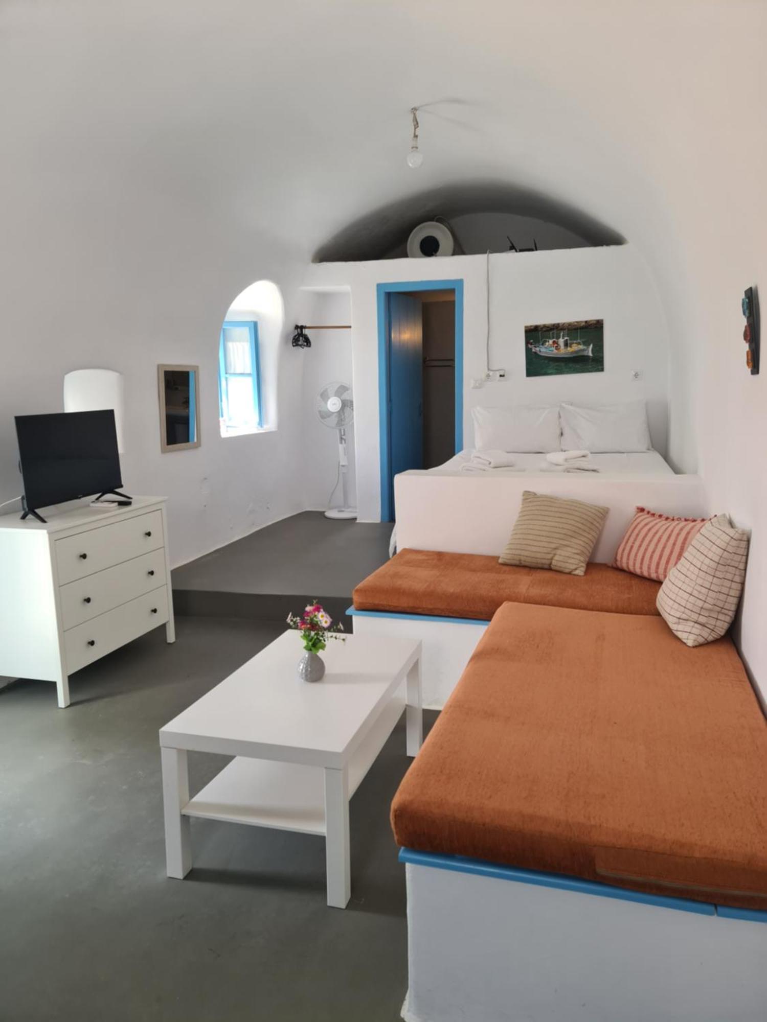 Appartement Kamaraki Aroniadika à Kýthira Extérieur photo