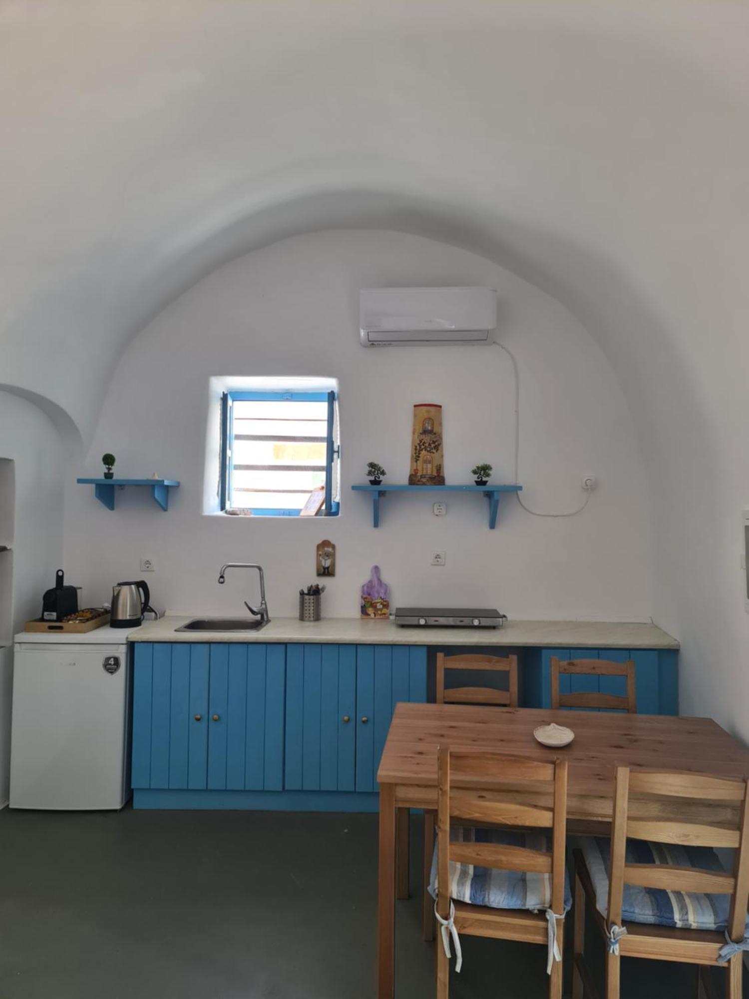 Appartement Kamaraki Aroniadika à Kýthira Extérieur photo