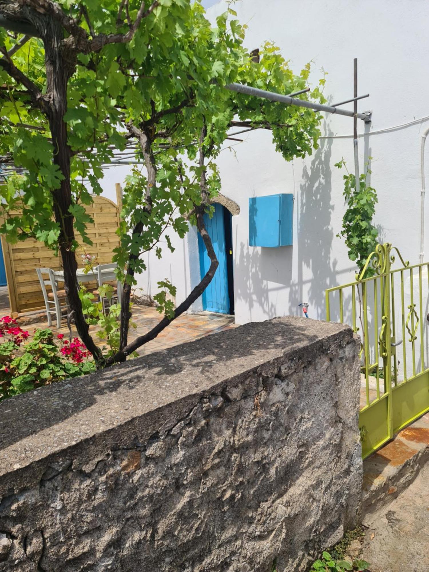Appartement Kamaraki Aroniadika à Kýthira Extérieur photo